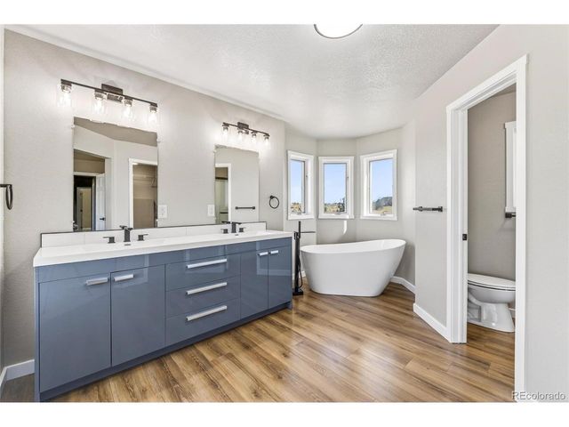 7520 Shenandoah Dr, Elizabeth, CO 80107