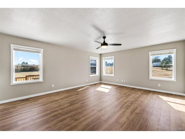 7520 Shenandoah Dr, Elizabeth, CO 80107