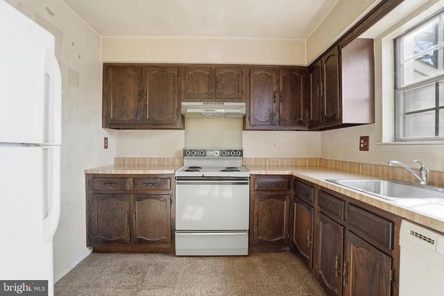 323 HARVARD SQ, Bensalem, PA 19020