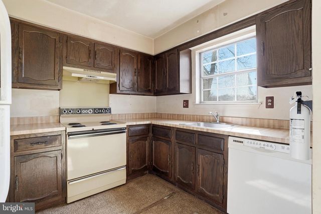 323 HARVARD SQ, Bensalem, PA 19020