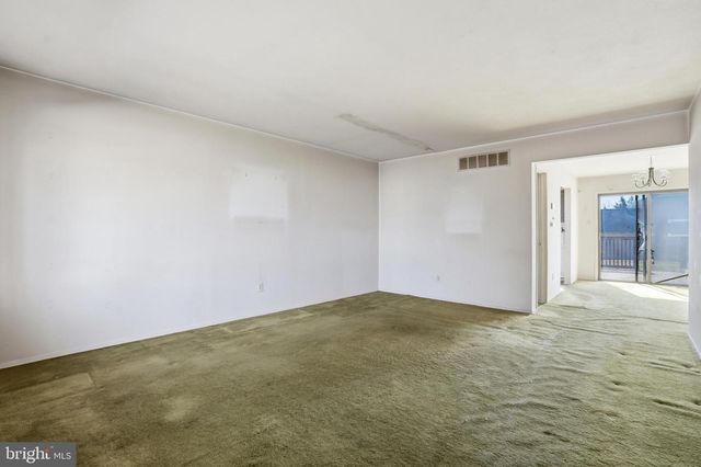 323 HARVARD SQ, Bensalem, PA 19020