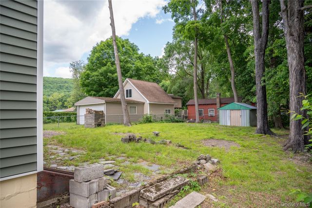 22 Oak Street, Greenwood Lake, NY 10925