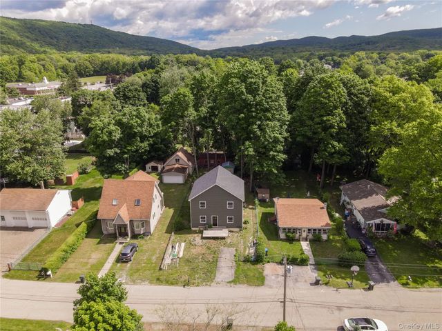 22 Oak Street, Greenwood Lake, NY 10925