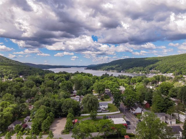 22 Oak Street, Greenwood Lake, NY 10925