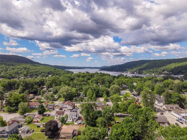 22 Oak Street, Greenwood Lake, NY 10925