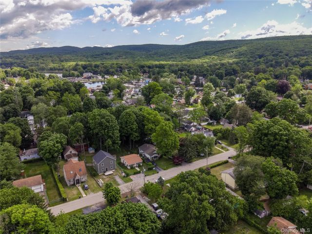 22 Oak Street, Greenwood Lake, NY 10925