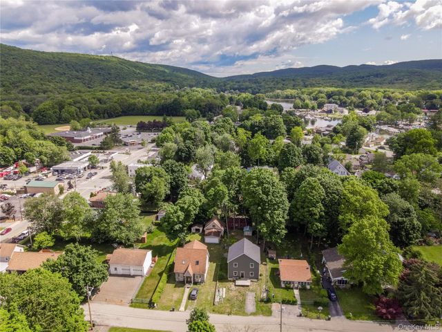 22 Oak Street, Greenwood Lake, NY 10925