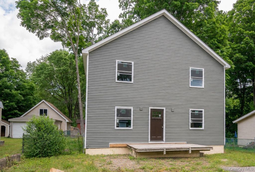 22 Oak Street, Greenwood Lake, NY 10925