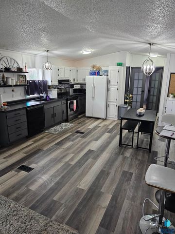 812 N Teal Pl, Sioux Falls, SD 57107