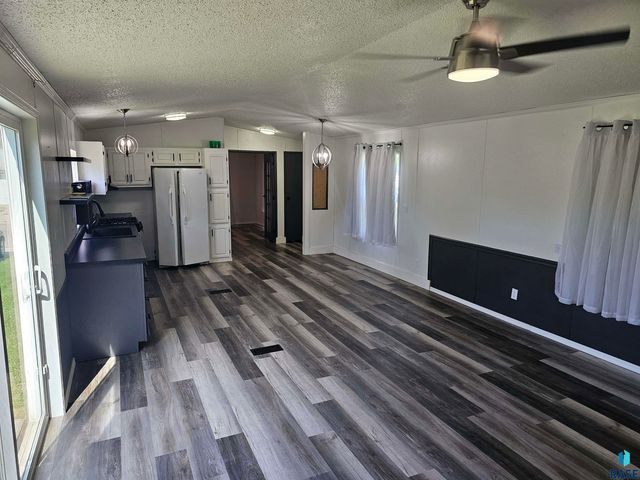 812 N Teal Pl, Sioux Falls, SD 57107