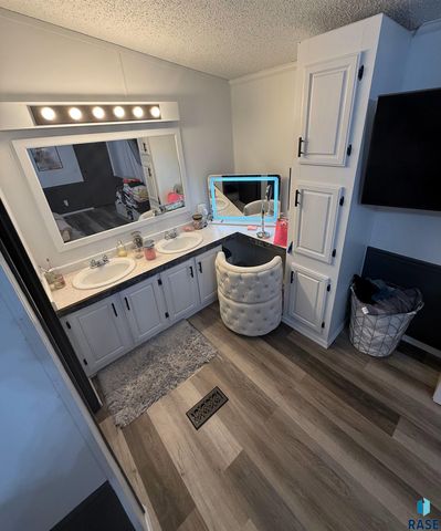 812 N Teal Pl, Sioux Falls, SD 57107