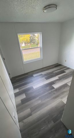 812 N Teal Pl, Sioux Falls, SD 57107