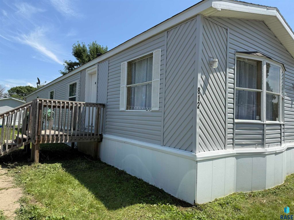 812 N Teal Pl, Sioux Falls, SD 57107