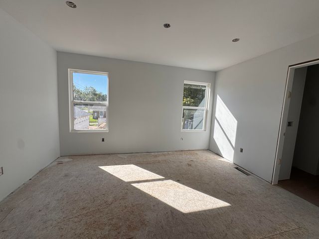 1125 W Grand Avenue, Muskegon, MI 49441