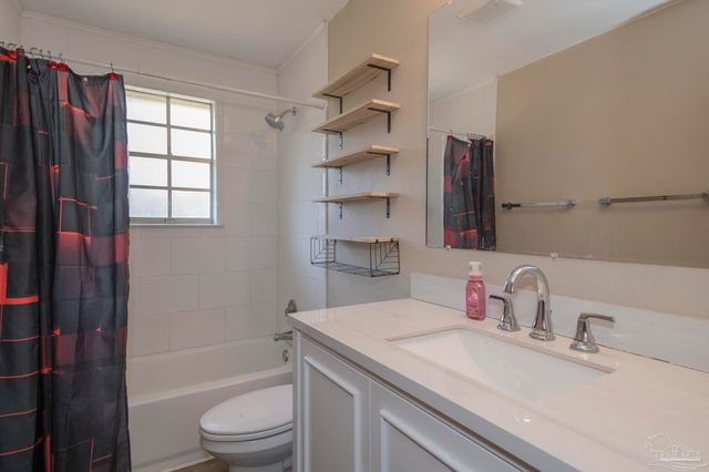 5901 Flaxman St, Pensacola, FL 32506