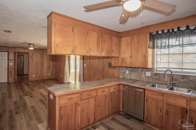 5901 Flaxman St, Pensacola, FL 32506