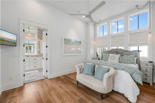 320 Coastline Dr, Port Aransas, TX 78373