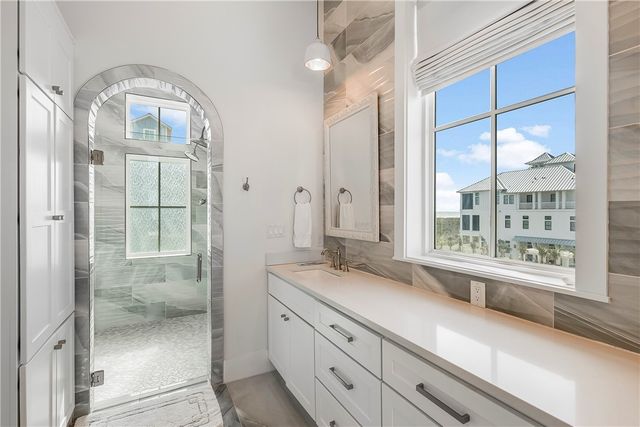 320 Coastline Dr, Port Aransas, TX 78373