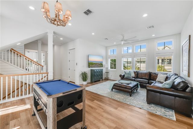 320 Coastline Dr, Port Aransas, TX 78373