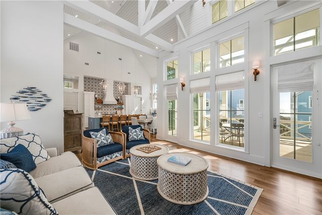 320 Coastline Dr, Port Aransas, TX 78373