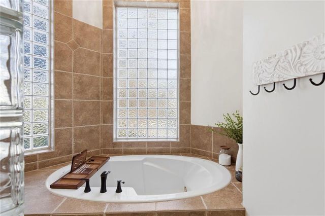 1581 Sugar Maple Lane, Liberty, MO 64068