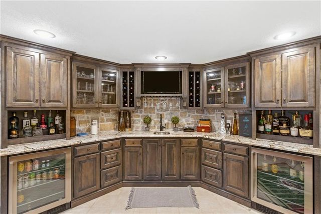 1581 Sugar Maple Lane, Liberty, MO 64068