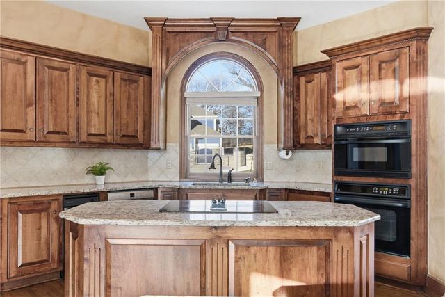 1581 Sugar Maple Lane, Liberty, MO 64068