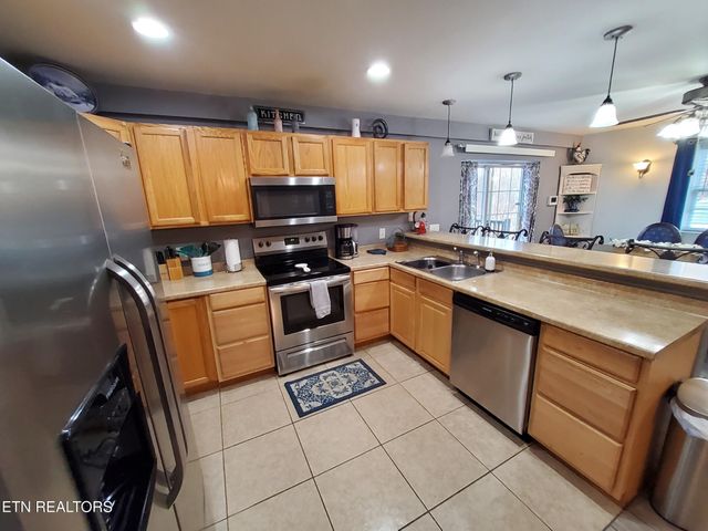3843 Parkhurst Drive, Kodak, TN 37764