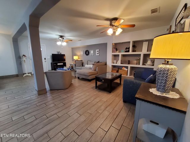 3843 Parkhurst Drive, Kodak, TN 37764
