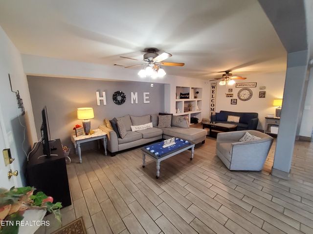 3843 Parkhurst Drive, Kodak, TN 37764