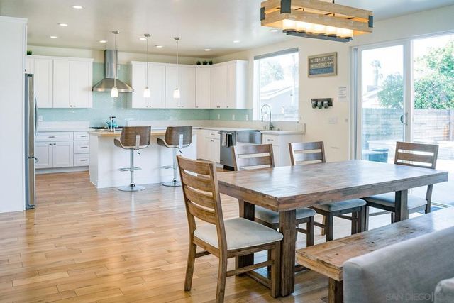 1220 Emerald St, San Diego, CA 92109