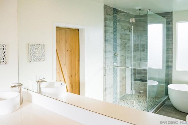 1220 Emerald St, San Diego, CA 92109