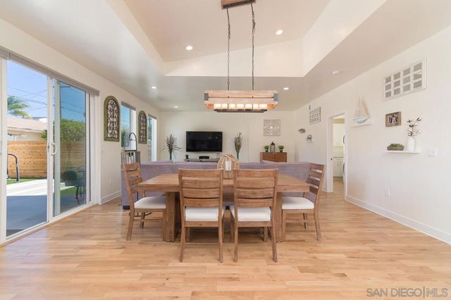 1220 Emerald St, San Diego, CA 92109