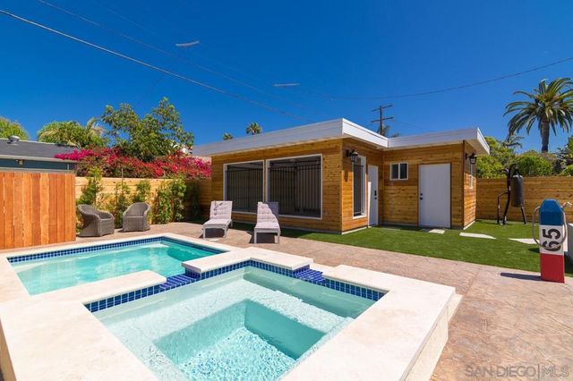 1220 Emerald St, San Diego, CA 92109