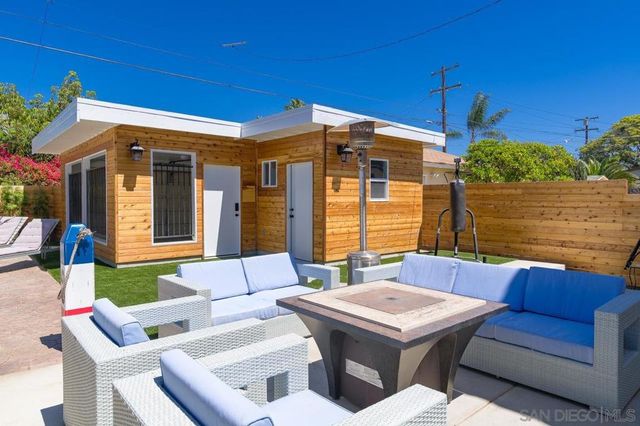 1220 Emerald St, San Diego, CA 92109