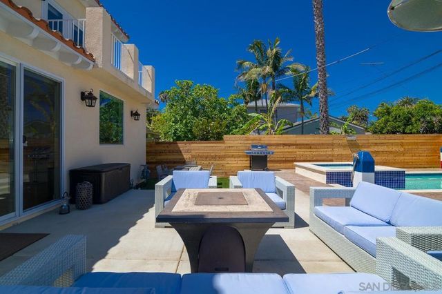 1220 Emerald St, San Diego, CA 92109