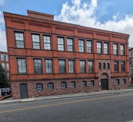 19 Market St 405, Paterson City, NJ 07501