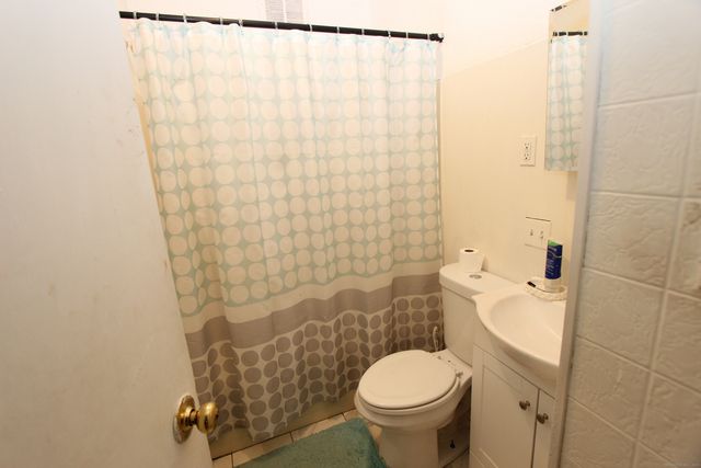 33 Lounsbury Street, Naugatuck, CT 06770