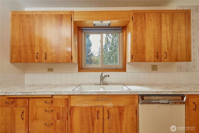 2903 NE Rozewood Drive, Bremerton, WA 98310