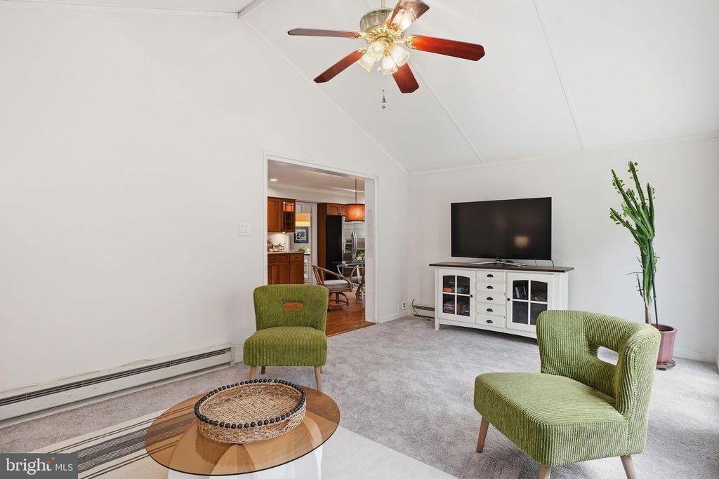 Image 10 of property listing at 289 COLLEGE MANOR DR, Arnold, MD 21012