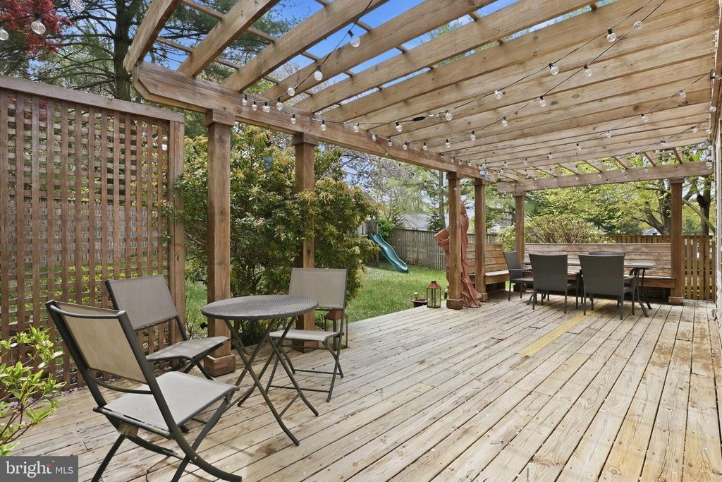 Image 11 of property listing at 289 COLLEGE MANOR DR, Arnold, MD 21012