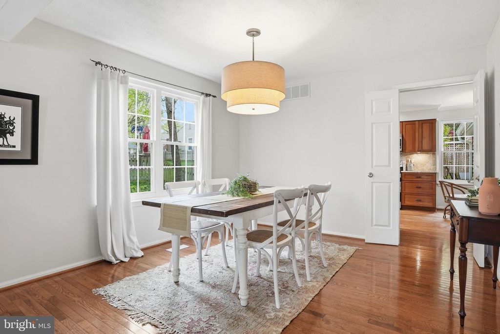 Image 15 of property listing at 289 COLLEGE MANOR DR, Arnold, MD 21012