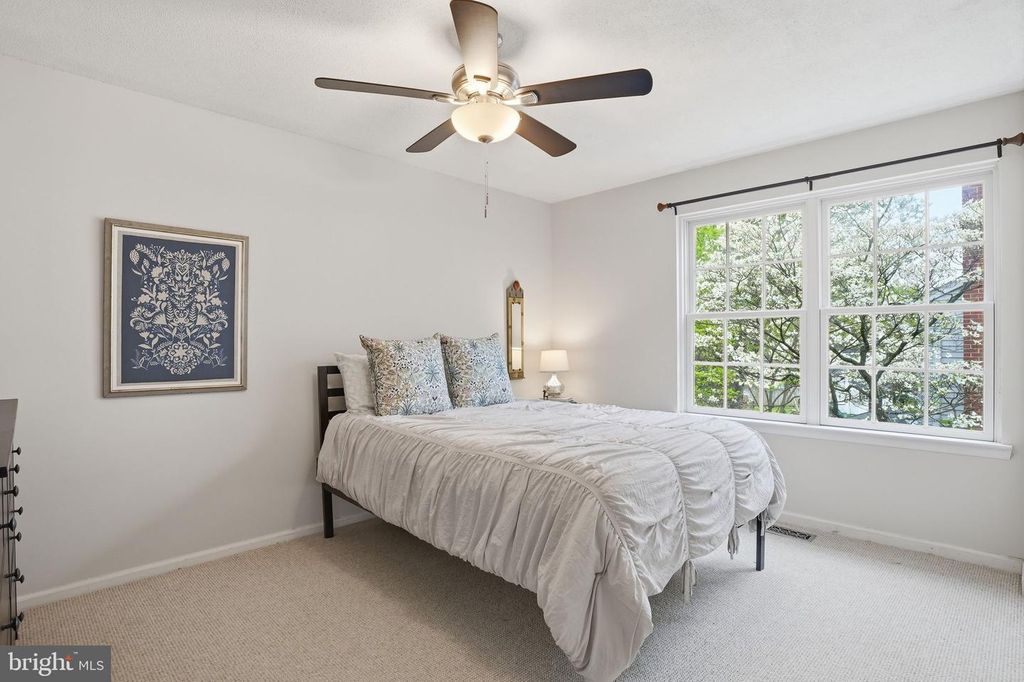 Image 25 of property listing at 289 COLLEGE MANOR DR, Arnold, MD 21012