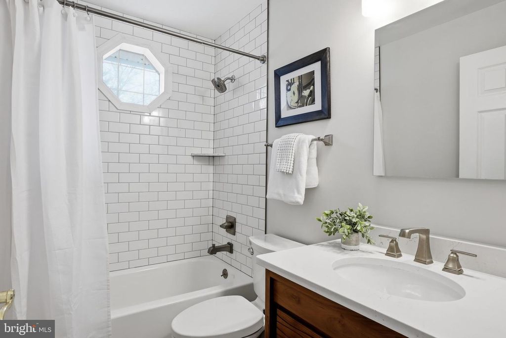 Image 28 of property listing at 289 COLLEGE MANOR DR, Arnold, MD 21012