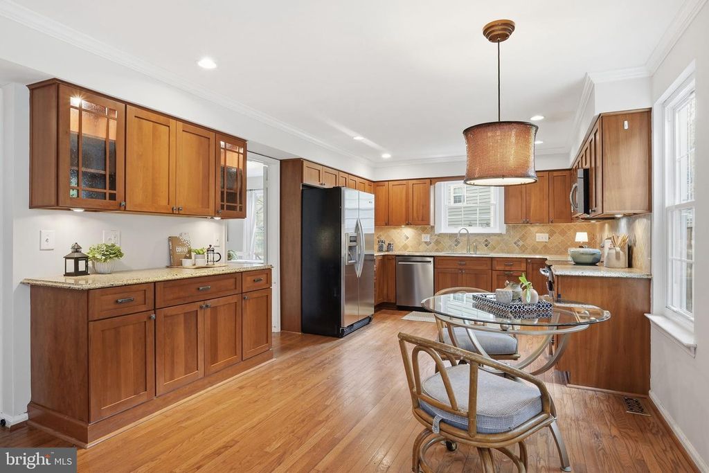 Image 3 of property listing at 289 COLLEGE MANOR DR, Arnold, MD 21012