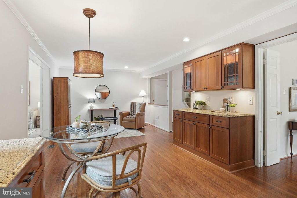 Image 5 of property listing at 289 COLLEGE MANOR DR, Arnold, MD 21012