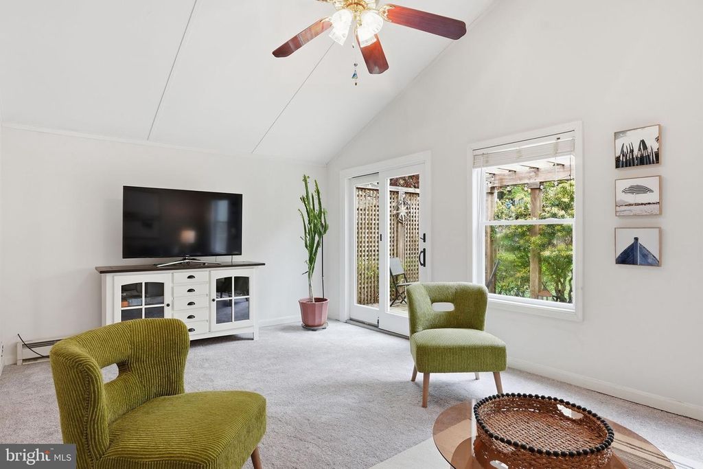 Image 7 of property listing at 289 COLLEGE MANOR DR, Arnold, MD 21012