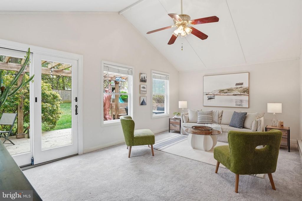 Image 8 of property listing at 289 COLLEGE MANOR DR, Arnold, MD 21012