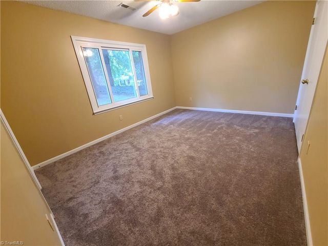 5516 Oak Summit Court, Winston-salem, NC 27105