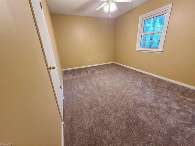 5516 Oak Summit Court, Winston-salem, NC 27105